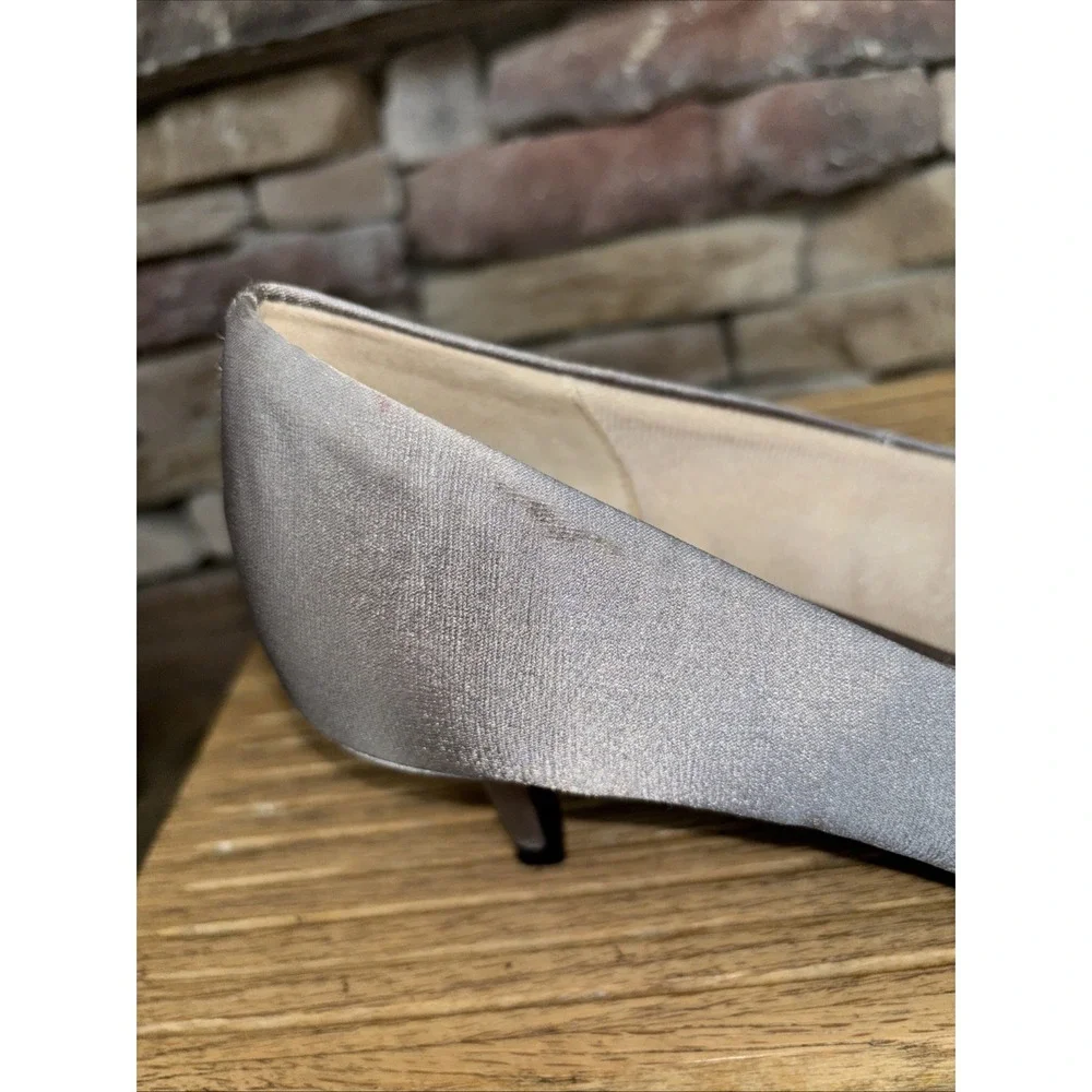 Life Stride SoftSystem Flex Womens Pumps Heels Shoes 11M Grey Satin Jewel Formal - Picture 6 of 16